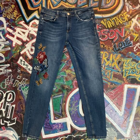 ZARA Trafaluc Soft comfy Distrssed Embroidered Butterfly Skinny Jeans 28 waist - Picture 2 of 15